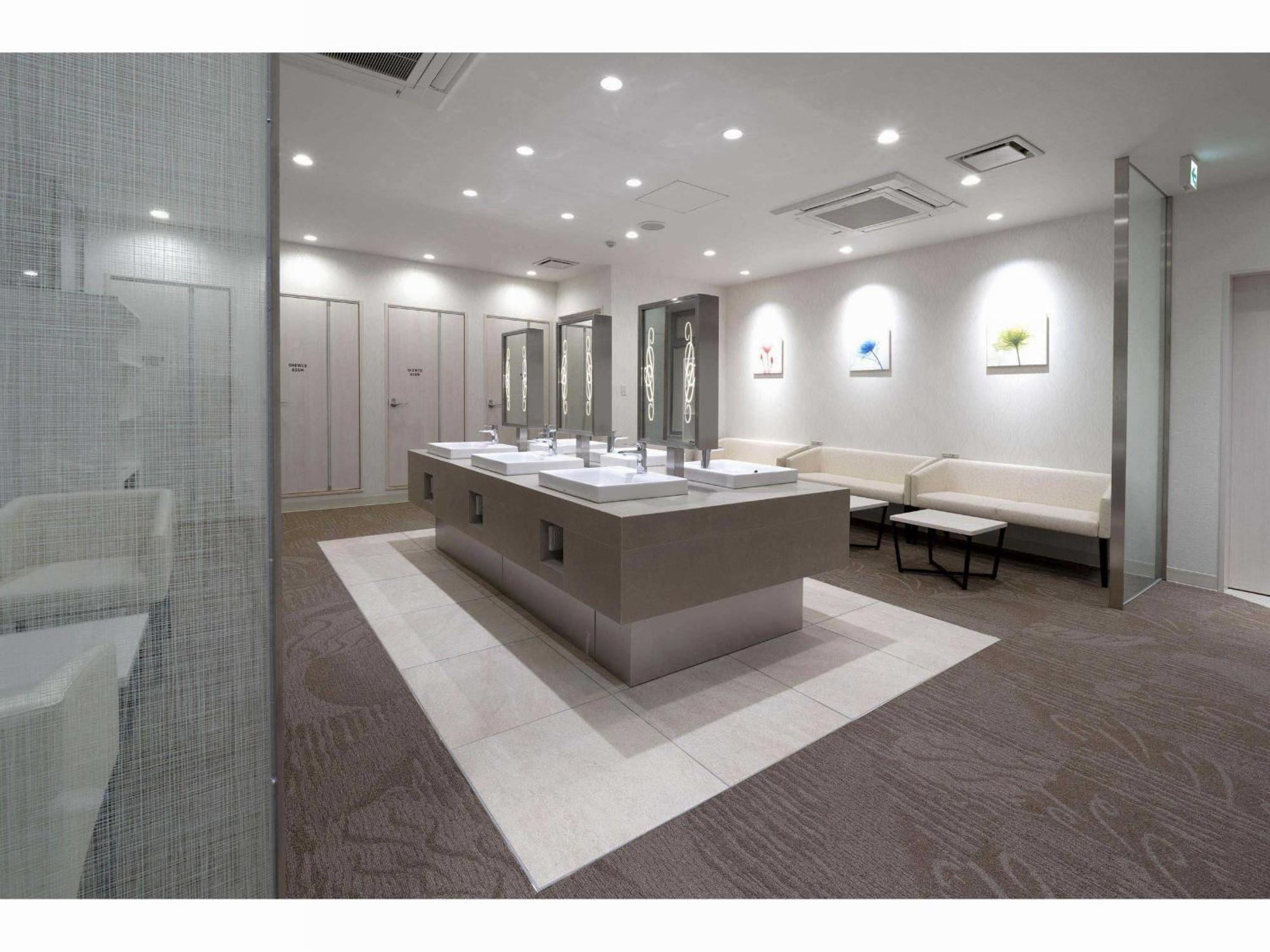Capsule Hotel J Garden Shin-Osaka Bagian luar foto