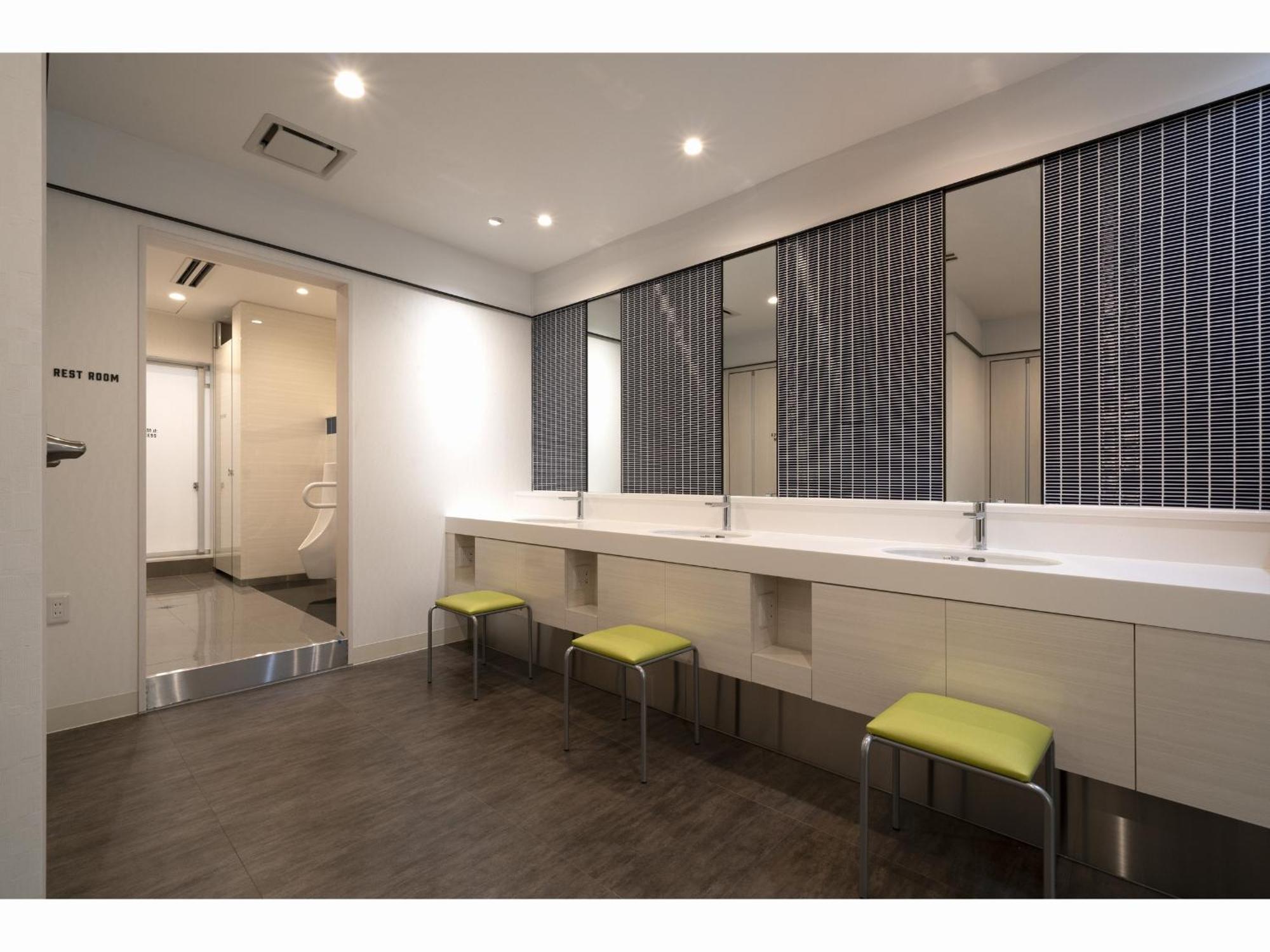 Capsule Hotel J Garden Shin-Osaka Bagian luar foto