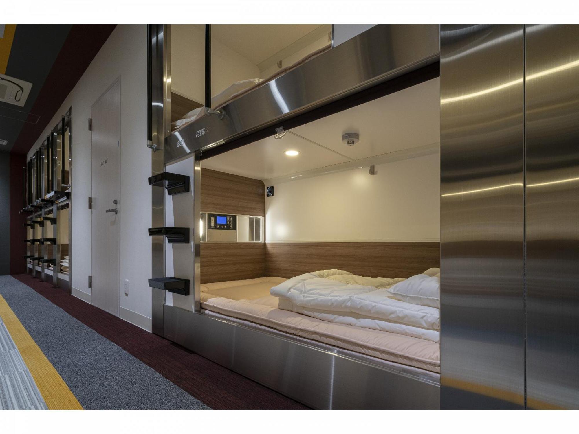 Capsule Hotel J Garden Shin-Osaka Bagian luar foto