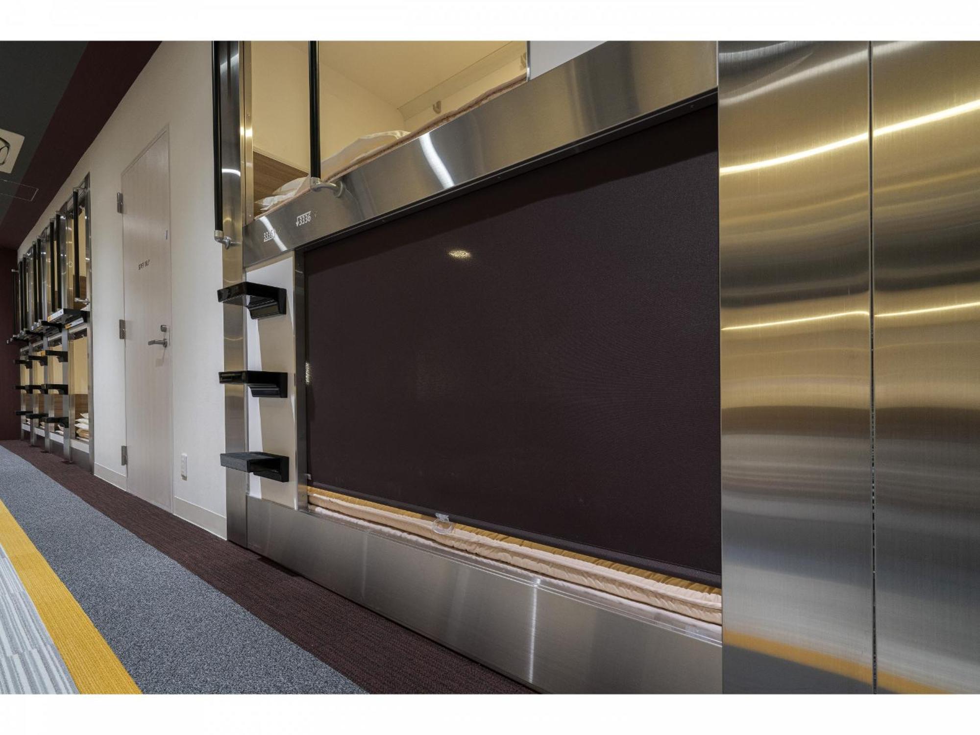 Capsule Hotel J Garden Shin-Osaka Bagian luar foto